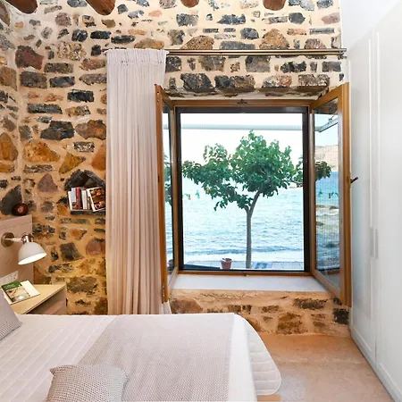 Palio Seafront House Casa de Férias *